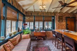 Terrace Carriage House