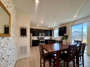 Pelican Landing Modern 3BD in Lakes at Centerra