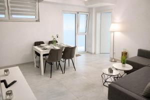 STN Business Suite - Ferienwohnung mit Parkplatz & Balkon, Terrasse & Fußbodenheizung, Netflix Premium, Zentral zu Audi & Schwarz Gruppe