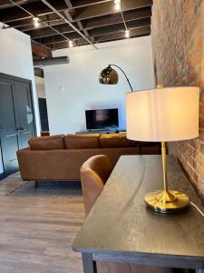 Brick & Bed Riverfront Lofts, T 406