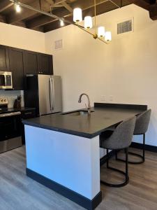 Brick & Bed Riverfront Lofts, T 406