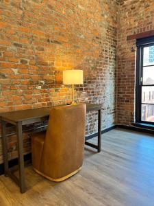 Brick & Bed Riverfront Lofts, T 406