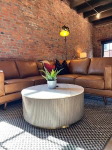 Brick & Bed Riverfront Lofts, T 406