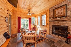 Lost Bearadise by Railey Vacations