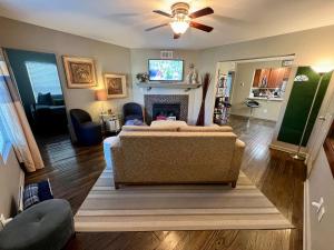 3 Bedrooms with Free gated parking,5-10Mins From ALL