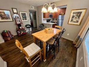 3 Bedrooms with Free gated parking,5-10Mins From ALL