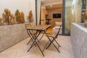 Modern Downtown Studio