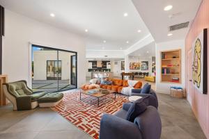 The Lighthouse- Monthly 5 bd 4 bth Pool & Spa