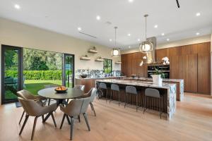 Linda Flora - Bel Air Oasis with Rooftop Deck