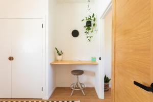 Garden Oasis-2br -1 min from the beach & pet friendly!