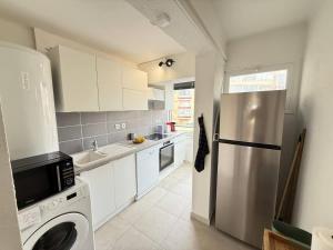 Sea View and Beach at Your Feet Bright Apartment