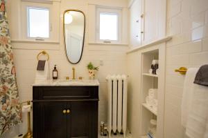 Kentville Gem Heritage Style, Modern Comfort