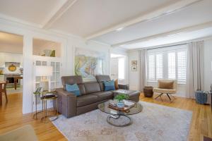 Kentville Gem Heritage Style, Modern Comfort