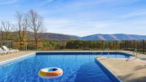 Scenic Catskills Retreat • Pool Hot Tub Game Room Lake Views Mountainview Estate by AvantStay