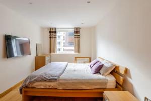 Chelsea Riverfront 2BR & Balcony