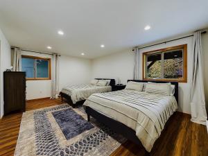 Updated Home Near Mendenhall Glacier w Large Deck
