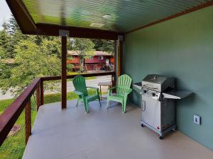 Updated Home Near Mendenhall Glacier w Large Deck