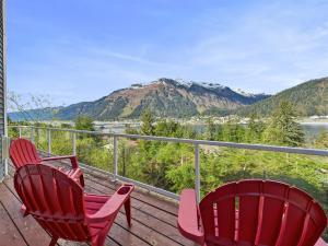 Juneau Escape Ocean Views, Deck & Soaking Tub