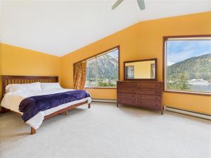 Juneau Escape Ocean Views, Deck & Soaking Tub