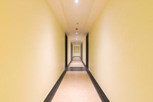 Super OYO 77736 Hotel Starlight
