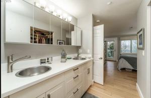 River Views 3bd 2ba Luxury Condo with Columbia River Views