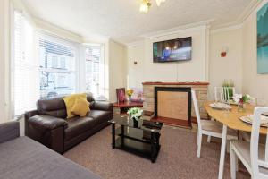 Spacious 4-Bedroom in Medway Gillingham-kent Ideal for Contractors & Teams