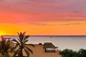 Ivans Bella Vista Top Floor Ocean View 2BR with Terrace and Heated Pool