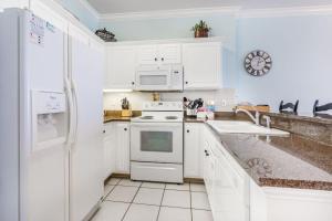 Island Royale 1004 by Youngs Suncoast