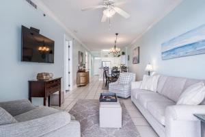Island Royale 1004 by Youngs Suncoast