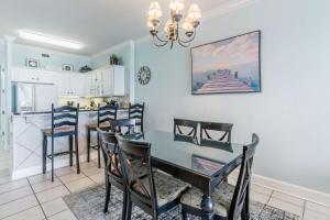 Island Royale 1004 by Youngs Suncoast