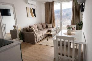 Green panorama Vrdnik