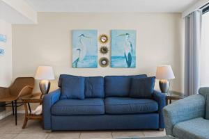 Island Winds 376 by Youngs Suncoast