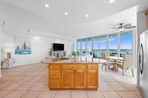 Lagoon Tower 902 by Youngs Suncoast