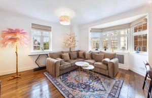 EXQUISITE Large Apartment in HARRODS