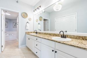 Lighthouse 1118 by Youngs Suncoast