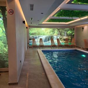 Silver Flake Apartment