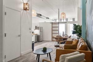 Downtown Gaslamp Getaway Stylish 4BR APT