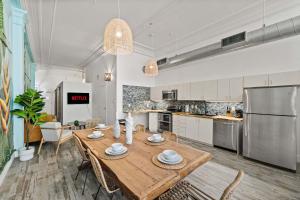 Downtown Gaslamp Getaway Stylish 4BR APT