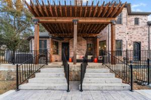 Shady Shores Lake House - Hot Tub Dog-Friendly