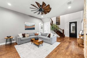 Shady Shores Lake House - Hot Tub Dog-Friendly