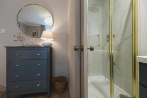 Riverside - High-End Southville Escape