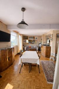 Vue Exceptionnelle & Terrasse - Appartement Vintage chez une Parisienne