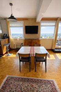 Vue Exceptionnelle & Terrasse - Appartement Vintage chez une Parisienne