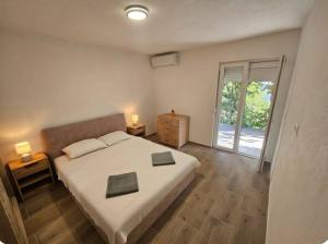 Apartment Under the Palm Tree