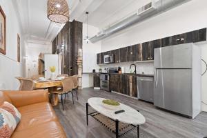 Central Downtown Apt Sleeps 8 & Enjoy Gaslamp