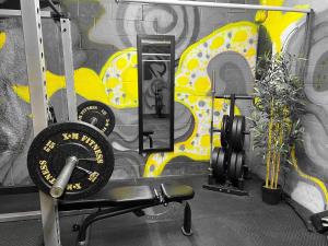 117 - Spacious 2 King BD with Parking, Near DT & Airport