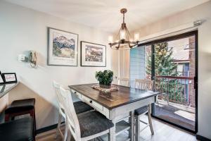 Steps to Mountain & Main St- 1 Bedroom condo