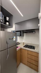 Apart Hotel Palais Versailles recém reformado com TV de cinema