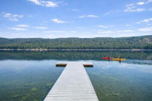 Doc Roys Legacy on Fish Lake by NW Comfy Cabins
