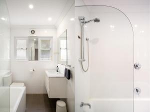 Prime Bondi 2BR Walk to Beach & Junction
